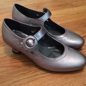 Hotter silver maryjanes